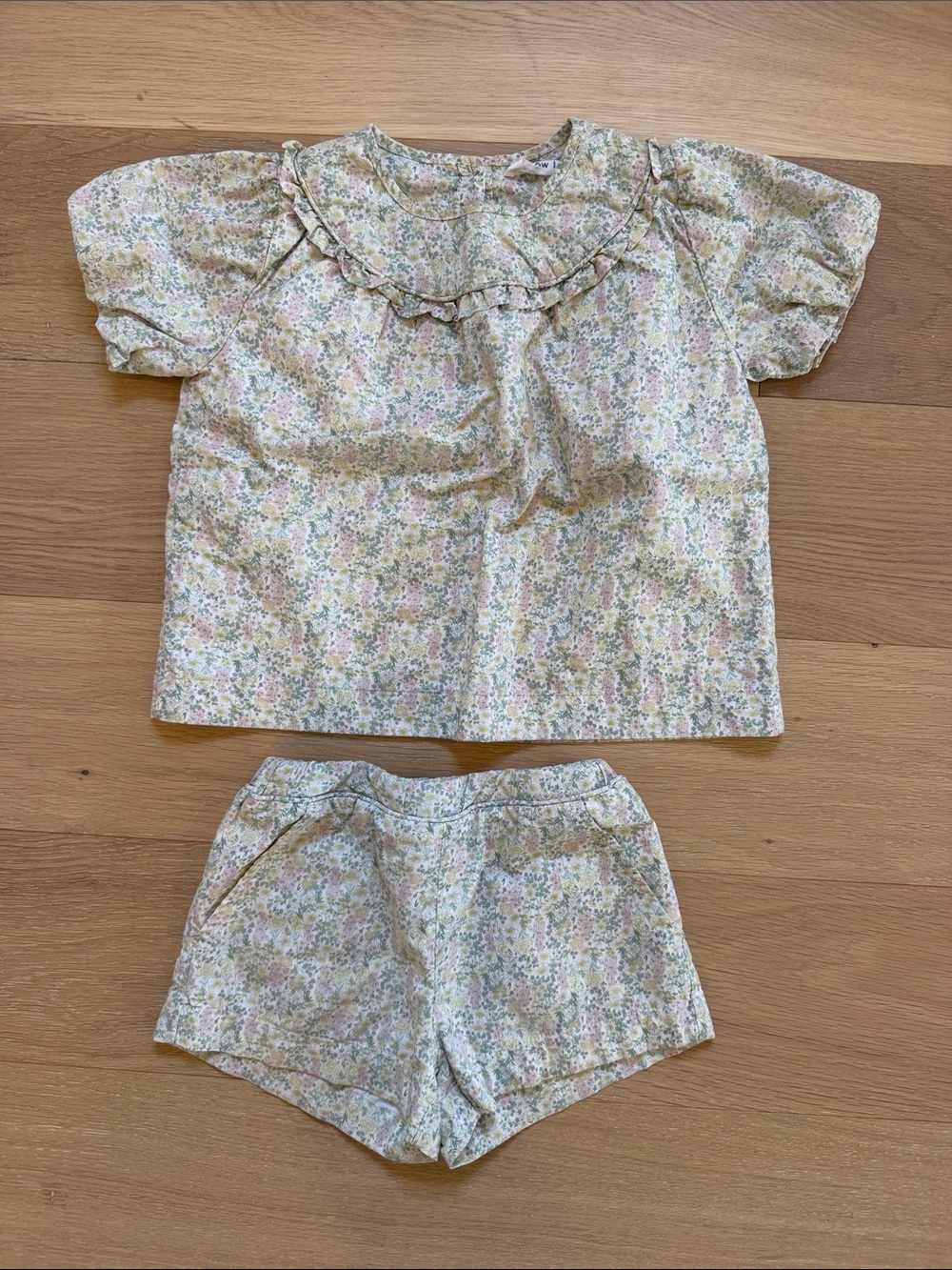Minnow Soft Floral Kids Set - Light Green Size 3/4 Excellent Condition